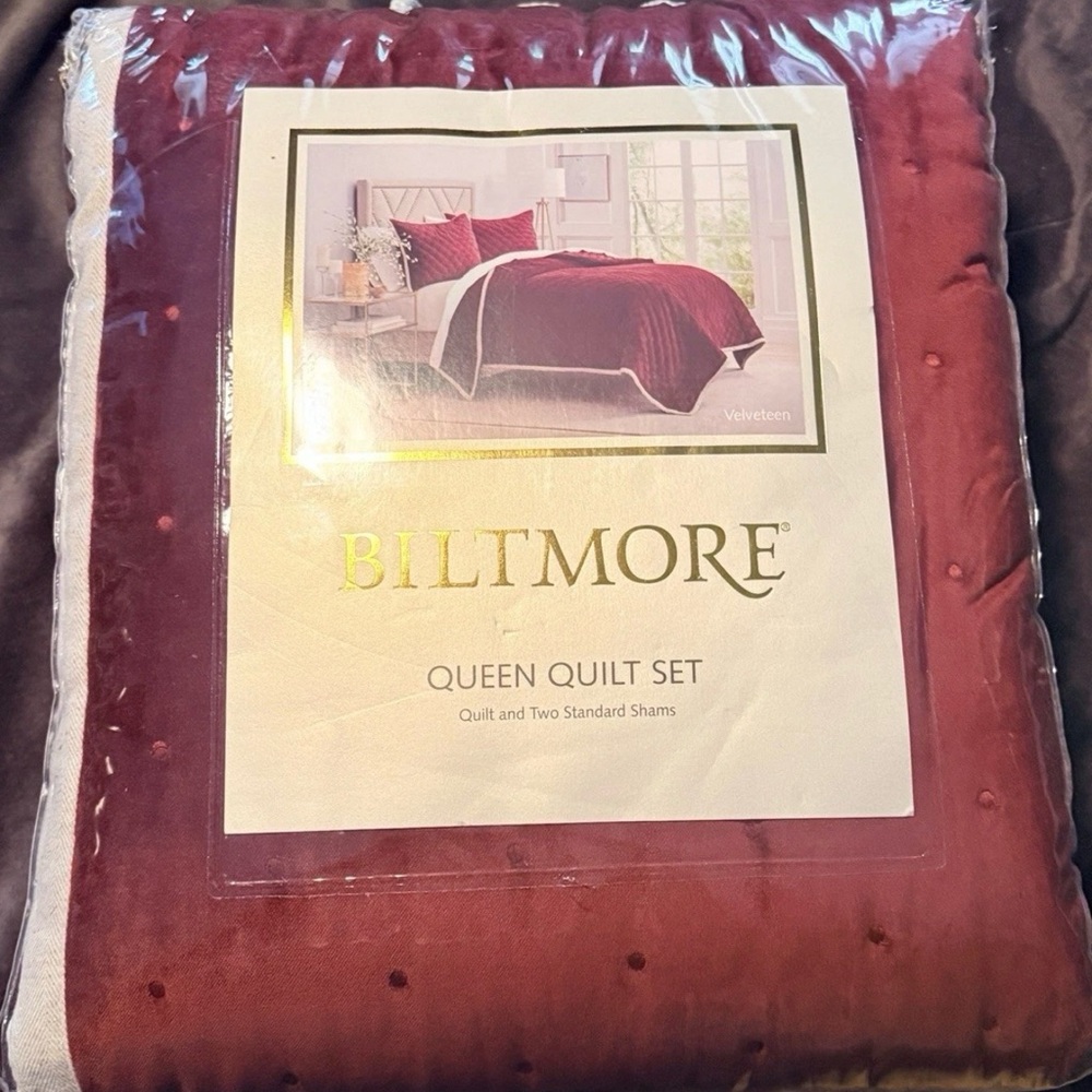 NIB Biltmore Lusso Velvet Quilt Set-Queen-Deep Red